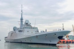 La frégate Provence arrive dans le port de Colombo