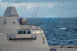 La frégate Normandie escorte un sous-marin russe dans le golfe de Gascogne et en Manche