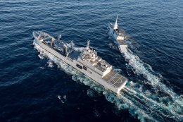 Le bâtiment ravitailleur de forces Jacques Chevallier et la frégate multi-missions Lorraine