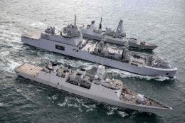 Le Jacques Stosskopf ravitaille la frégate néerlandaise HMNLS De Ruyter et le destroyer britannique Dauntless