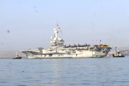 Le porte-avions Charles de Gaulle à Djibouti