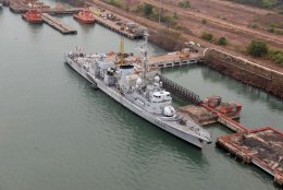 La frégate Jean de Vienne dans le port indien de Goa