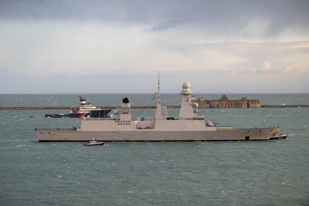 La frégate Chevalier Paul arrive à Cherbourg