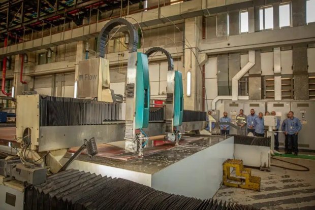 Découpe des tôles destinées au sous-marin nucléaire d'attaque brésilien