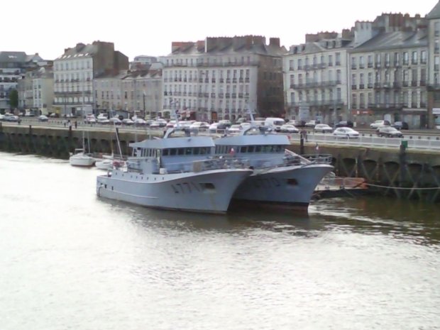 L’Altaïr à quai, à couple son sister-ship Antarès à Nantes